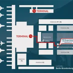 Schemat lotniska w Berlinie Brandenburg. Widać terminale T1 i T2, parkingi P1, P2, P4, P6, P7, P8 oraz parking dla autokarów.