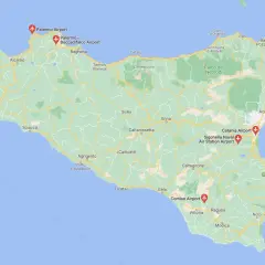Mapa Sycylii z zaznaczonymi lotniskami: Palermo, Trapani-Birgi, Catania, Sigonella i Comiso.
