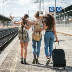 Gdzie pociągiem nad morze? Odkryj najwspanialsze trasy i miejsca