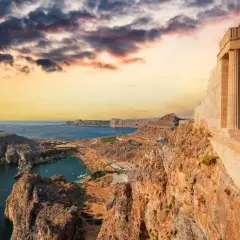 Ile trwa lot na Rodos? Sprawdź, co wpływa na czas przelotu