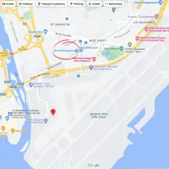 Mapa pokazuje lotnisko Nice Côte d'Azur, z zaznaczonymi hotelami i drogami.