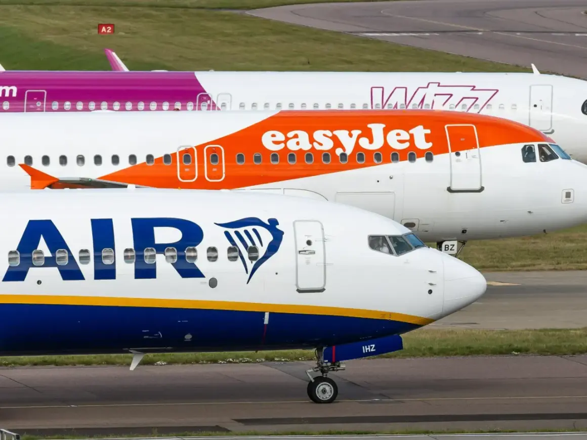 Samoloty Ryanair, Wizz Air i easyJet na płycie lotniska. Czy Ryanair jest bezpieczny? Te linie lotnicze latają po całym świecie.