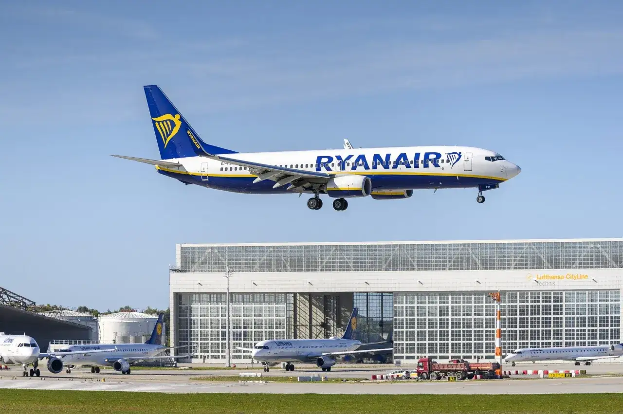 Samolot Ryanair wylądował, a pytanie 