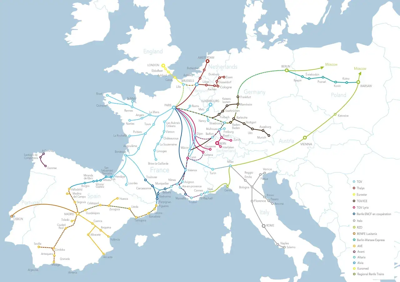 Mapa Europy z zaznaczonymi trasami kolejowymi, pokazująca możliwości podróży pociągiem po Europie.