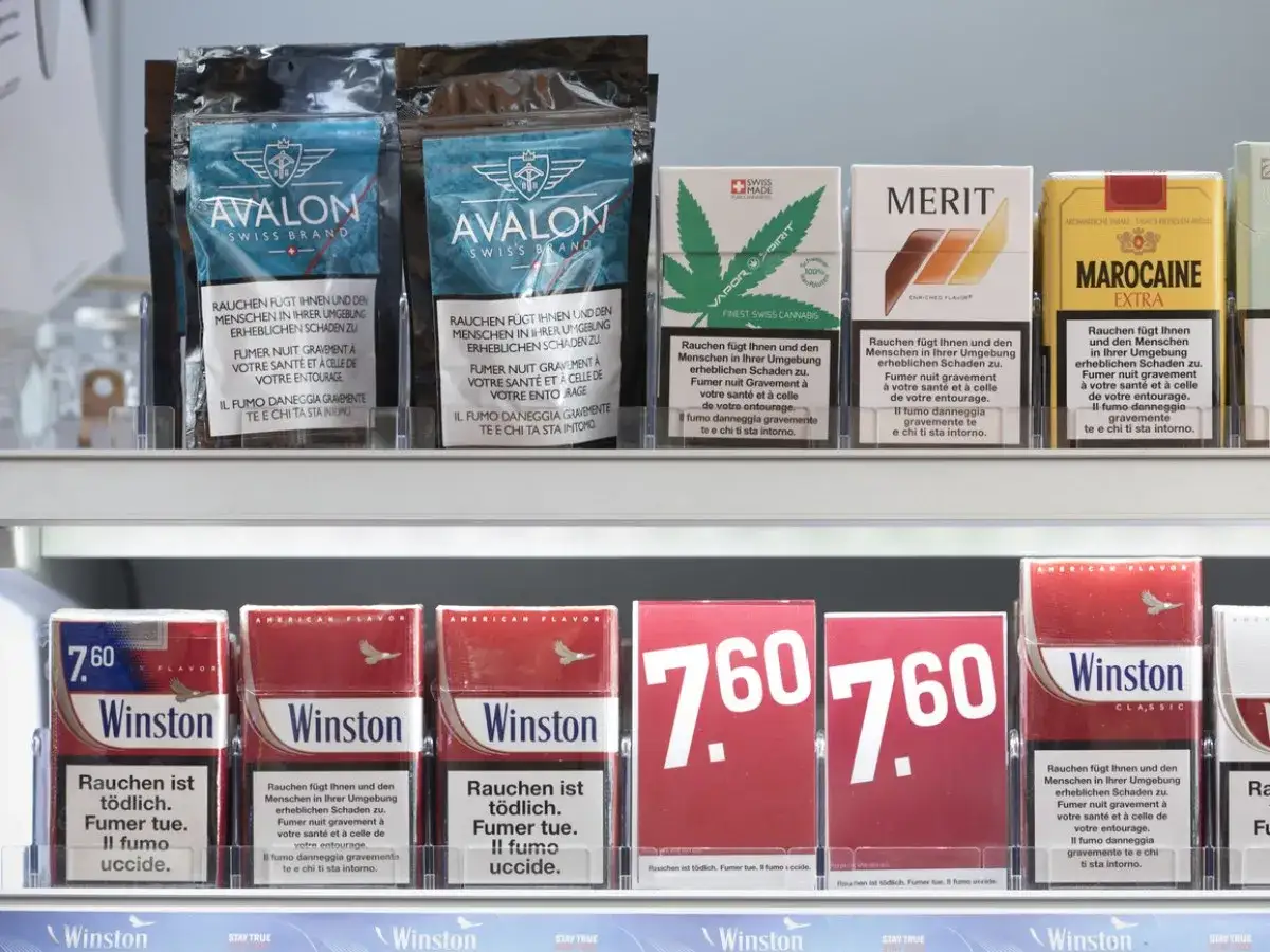 Ceny papierosów w Szwajcarii: paczka Winston kosztuje 7.60 CHF. Na półce Avalon, Merit, Marocaine.