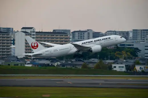Japan Airlines - bagaż, klasy i przesiadki na lot do Japonii