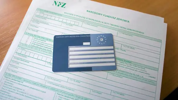 Wniosek o EKUZ i karta ubezpieczenia zdrowotnego. Planujesz podróż do Czech? Pamiętaj o ubezpieczeniu turystycznym.
