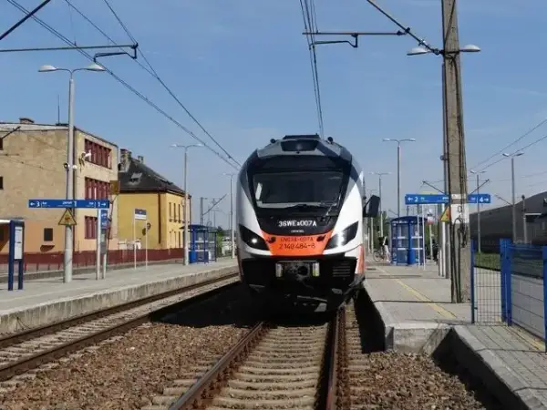 Jak dojechać do Sandomierza pociągiem? Sprawdź połączenia i ceny