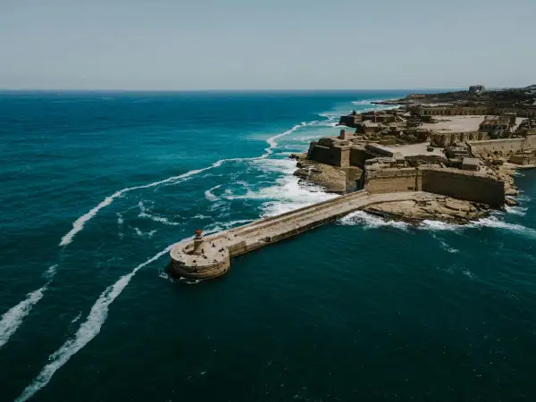 Ile trwa lot z Warszawy na Maltę? Zaskakujące fakty o czasie przelotu